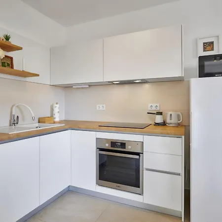 Lori By Interhome Apartment Medulin